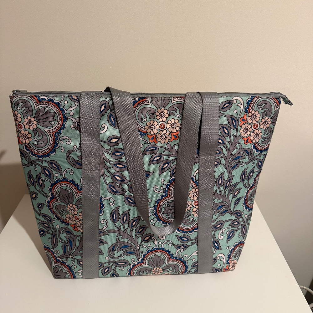 Vera Bradley Cooler Tote in Fan Flowers